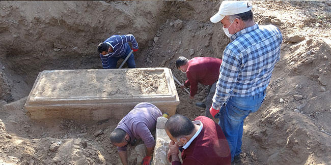 Definecilerin kazdığı yerden 2 bin 500 yıllık tarih çıktı