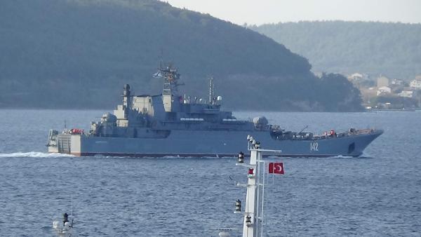 Rus savaş gemisi ‘Novocherkassk’, Çanakkale Boğazı’ndan geçti