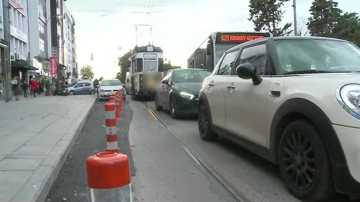 Tramvay hattında park sorunu | Video