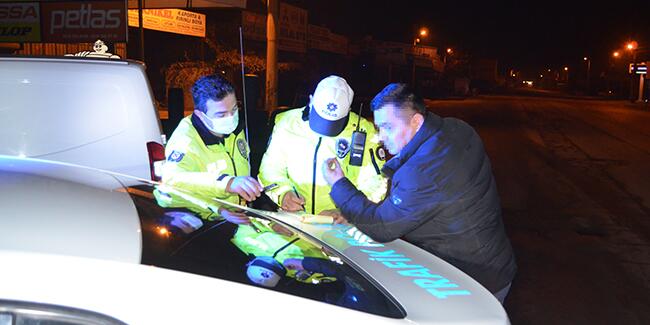 Alkollü sürücü polis ceza yazarken koşarak kaçtı