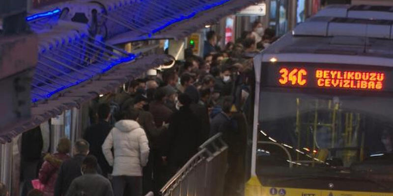 Cevizlibağ metrobüs durağında aynı manzara