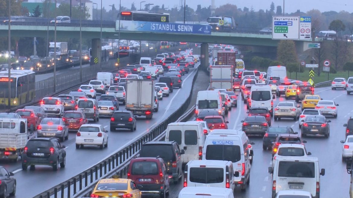 Kısıtlama öncesi İstanbul’da trafik yoğunluğu