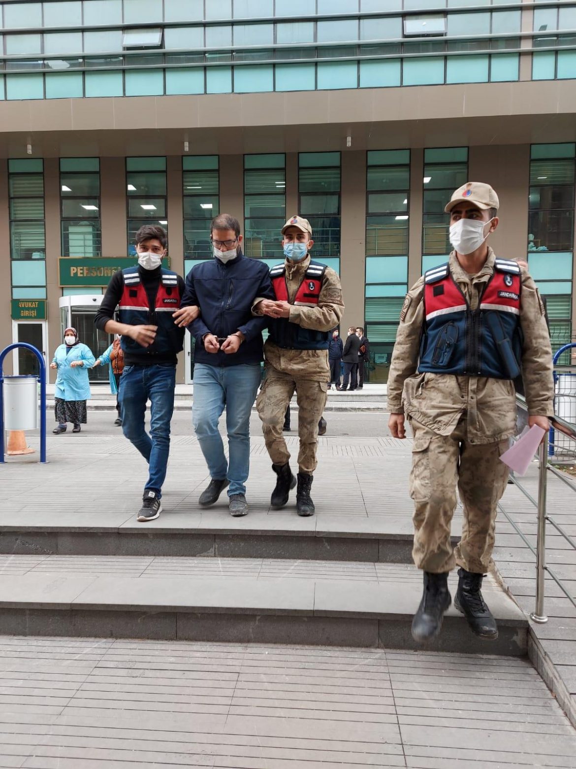 Ölümlü kazada kaçan sürücü otomobil parçasından bulundu