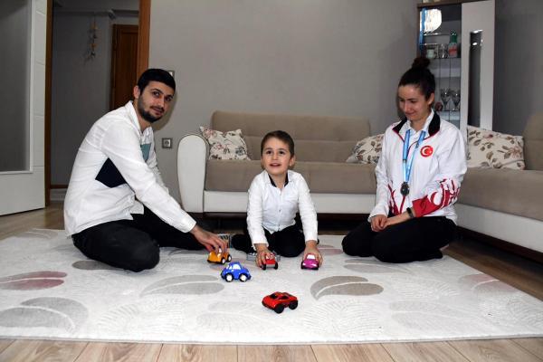 İşitme engelli tekvandocu Nazlı'nın hedefi olimpiyat madalyası