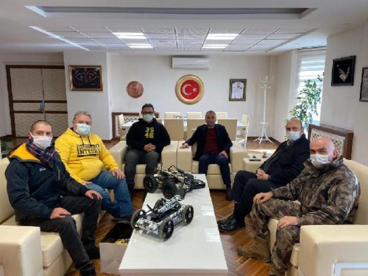 Son dakika… Liseli öğrenciler, güvenlik robotu tasarladı