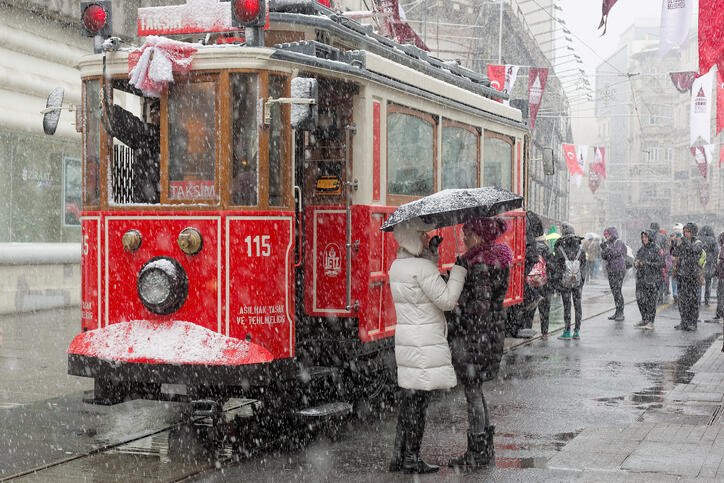 Kar geldi! İstanbul hava durumu 5 günlük…. İstanbul’a kar yağışı başladı