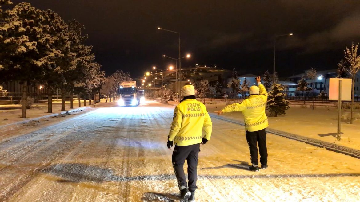 Kop Dağı’nda ulaşıma ‘kar’ engeli