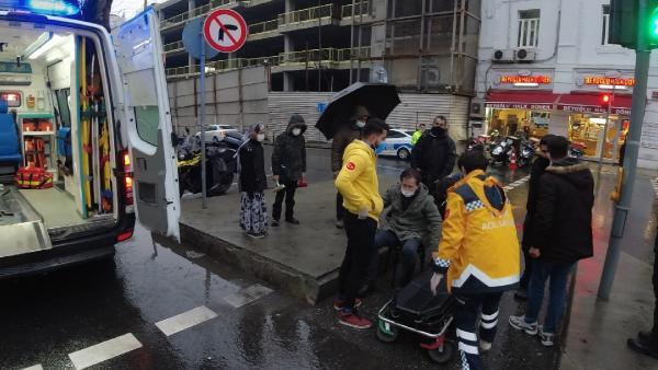 Beyoğlu’nda minibüsün çarptığı yaya yaralandı