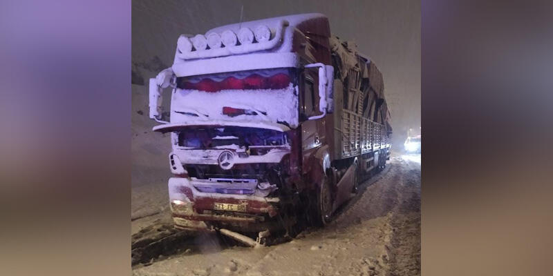 Bitlis’te kar yağışı kazaya neden oldu: 1 yaralı