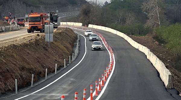 Düzce’de heyelan olan bölgede yol ulaşıma açıldı