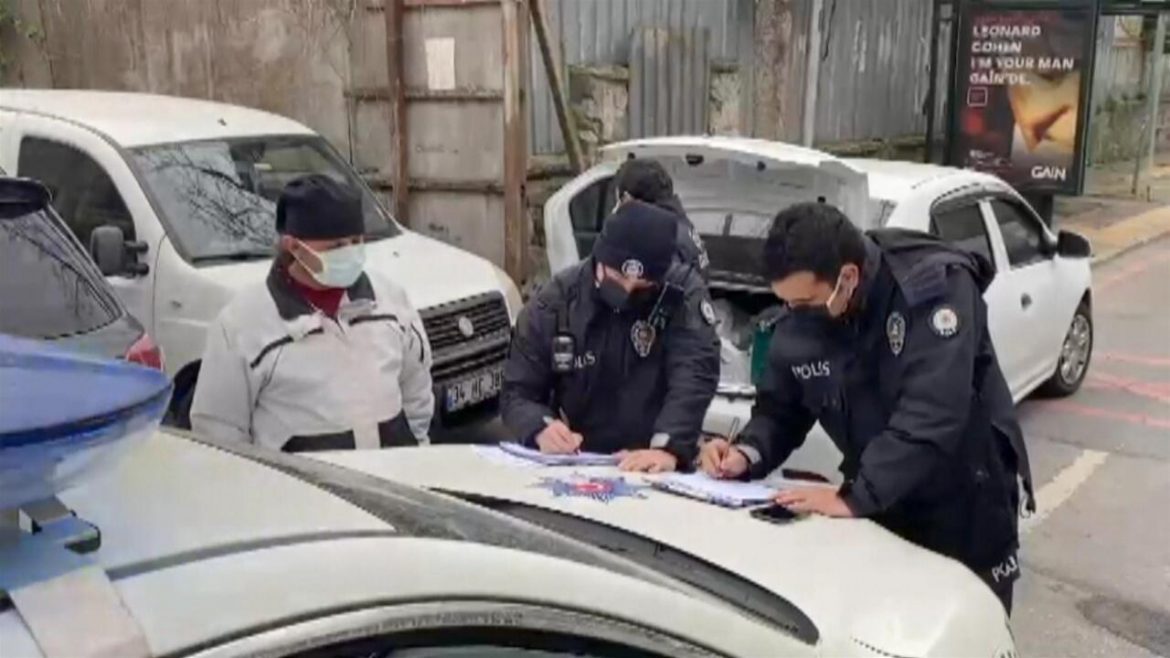 Kısıtlamayı delen olta balıkçıları polise yakalandı