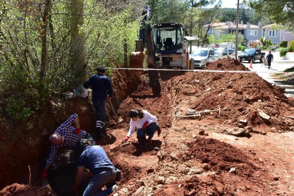 Yol çalışmasında 2 bin 300 yıllık mezar bulundu