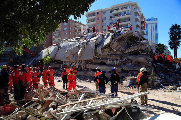 Depremde yıkılan Rıza Bey Apartmanı iddianamesinde 9 sanık için 20’şer yıl hapis istemi