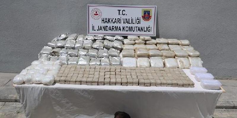 İran sınırında, at sırtında 181 kilo uyuşturucu ele geçirildi