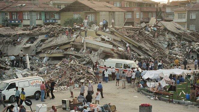 17 Ağustos 1999 depreminde kaç kişi öldü? 17 Ağustos 1999 depremi nerede meydana geldi? 17 Ağustos depremi saat kaçta oldu?