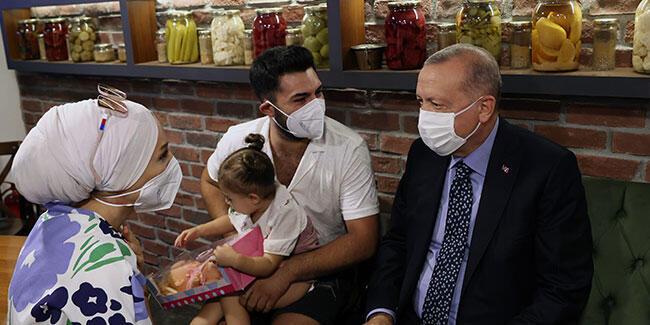 Cumhurbaşkanı Erdoğan, Çengelköy’de bir restorana uğradı