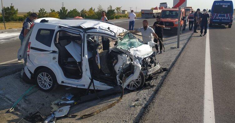 Konya’da tır ile kamyonetin çarpışması sonucu 6 kişi öldü, 2 kişi yaralandı