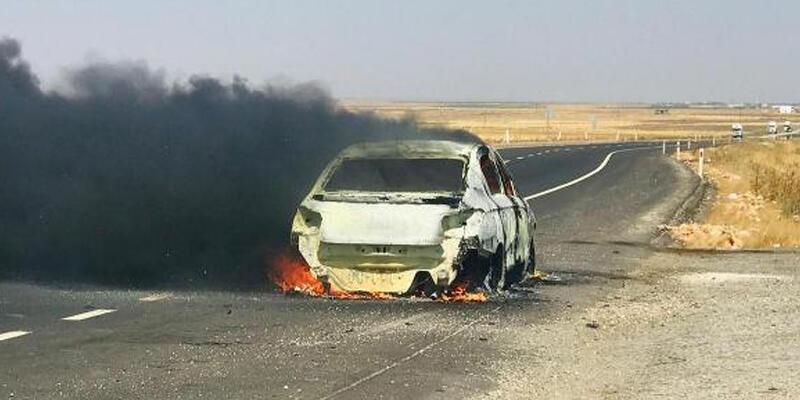 Mardin’de seyir halindeki otomobil yandı