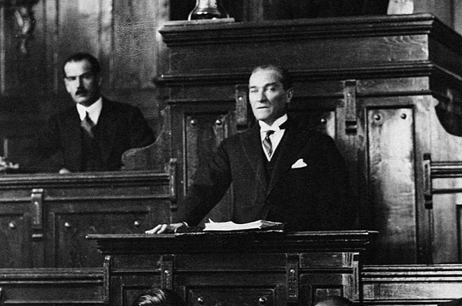 Mustafa Kemal Atatürk’ün ağzından cephedeki ibret sahnesi