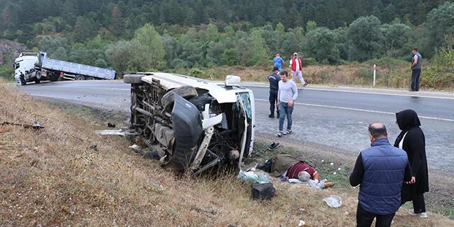 Bolu’da işçi servisi ile TIR çarpıştı: 13 yaralı