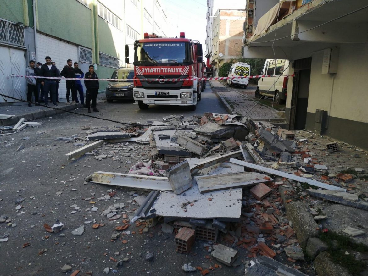 Avcılar’da evde patlama 